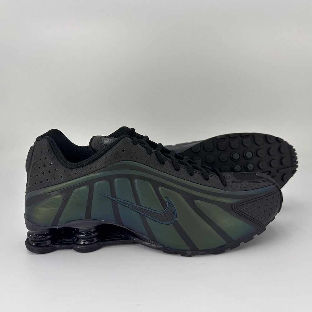 Nike Shox R4 SE Shoes Black Seaweed "Iridescent" IM6596-001 Men's Sizes NEW